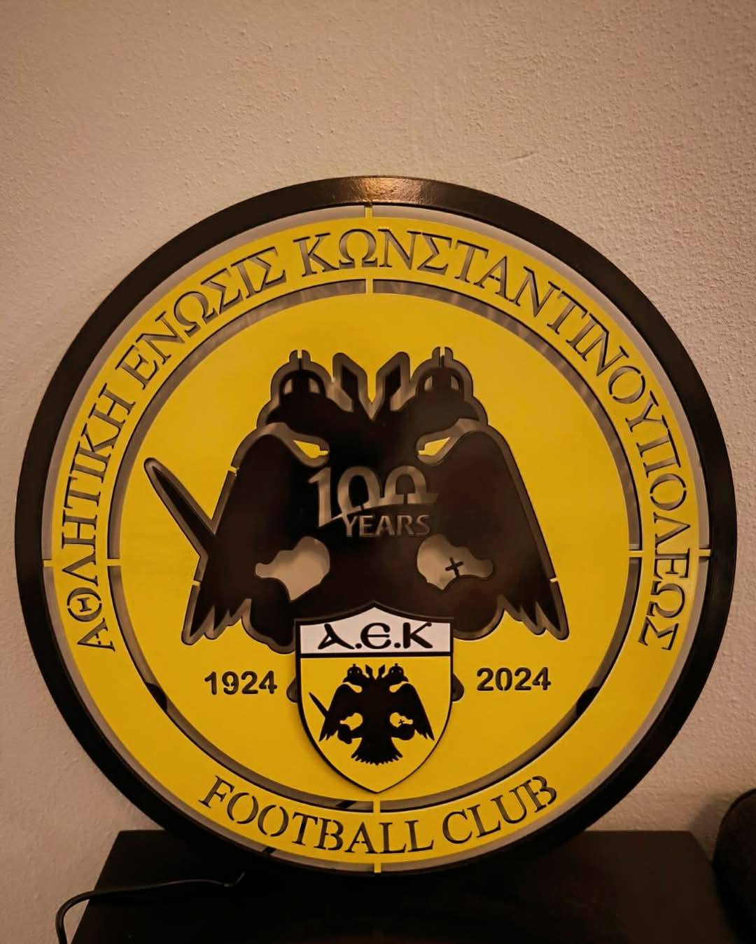 Φωτιστικό τοίχου με φωτισμό led ΑΕΚ!